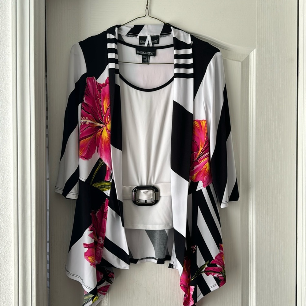 Woman’s top it’s beautiful. It’s Frank Lyman design.